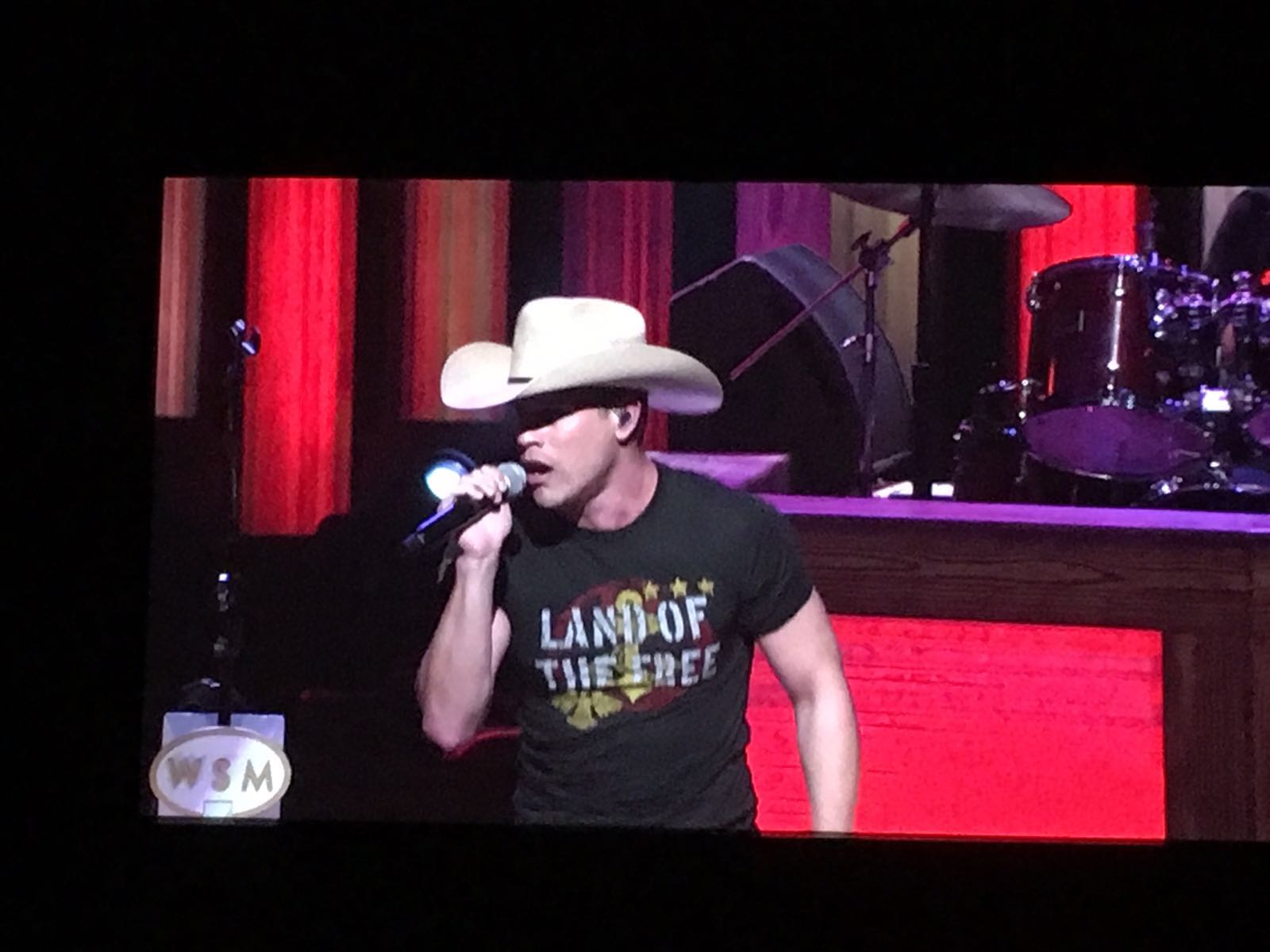 opry_dustin_lynch