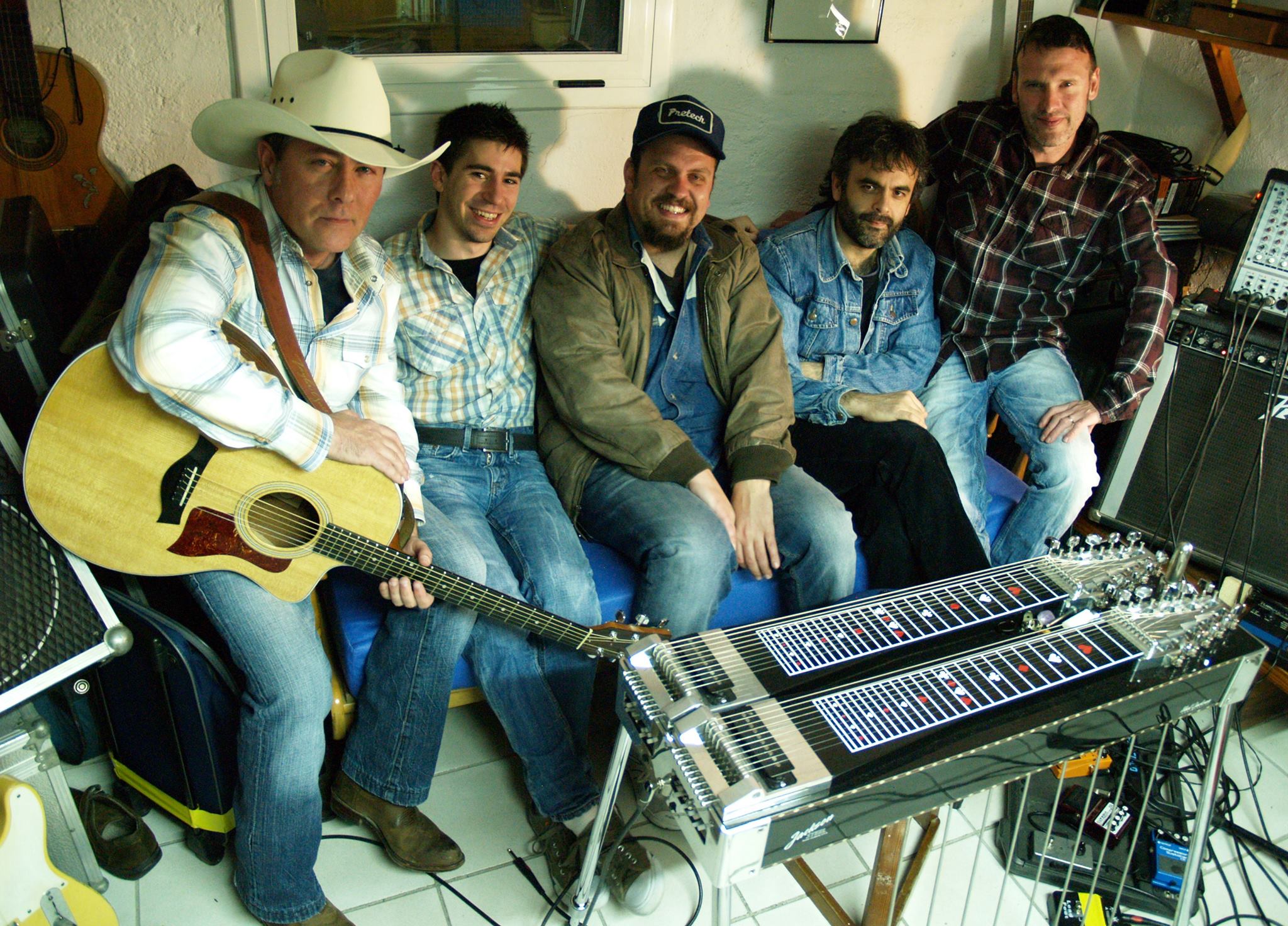 Dusty Roads formación